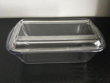 Vintage Pyrex schotel met deksel beschikbaar voor biedingen