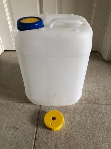 NIEUW Jerrycan 20 liter MET schoonmaak vloeistof beschikbaar voor biedingen