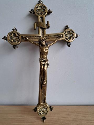 Crucifix ancien en bronze massif