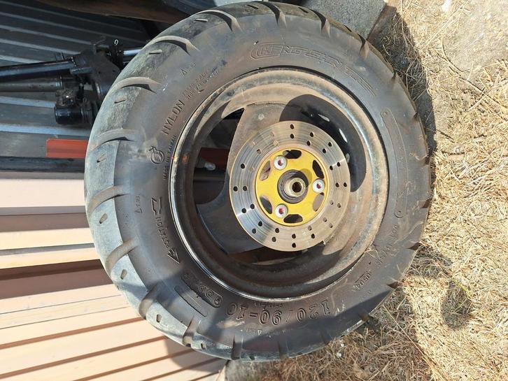 Voorband pgo 50cc scooter, Fietsen en Brommers, Brommeronderdelen | Algemeen, Carburateur, Ophalen of Verzenden