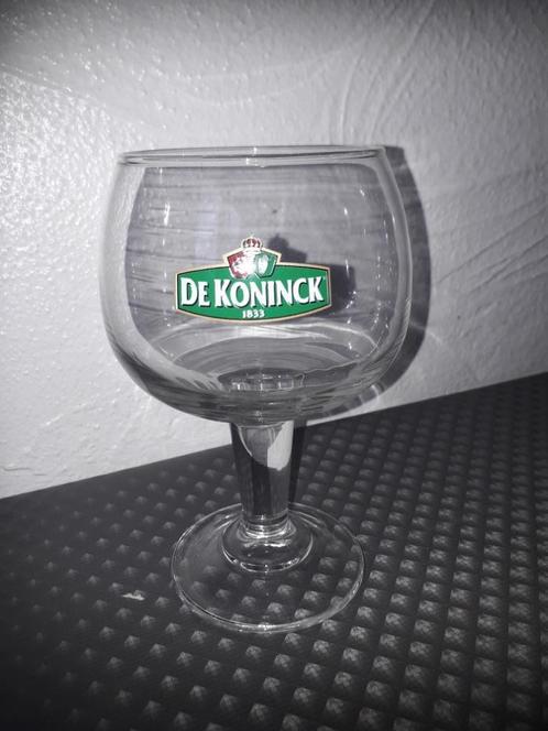 Glas op voet De Koninck, Collections, Marques de bière, Comme neuf, Verre ou Verres, De Koninck, Enlèvement ou Envoi