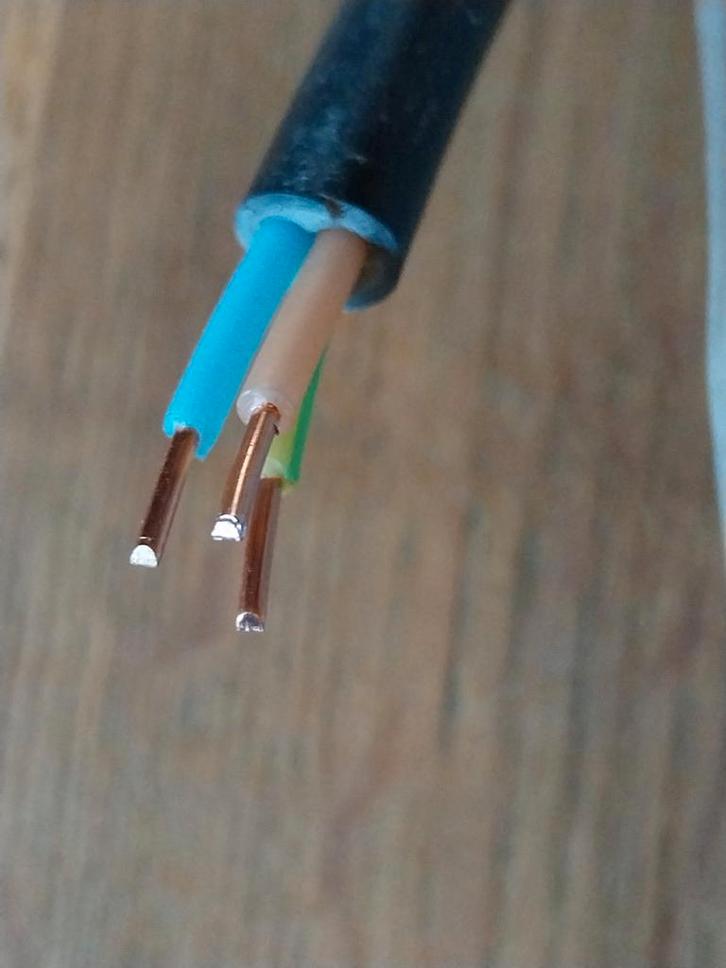 Elektriciteitskabel 23,5m U1000 R2V 3G1.5, Doe-het-zelf en Bouw, Elektriciteit en Kabels, Zo goed als nieuw, Kabel of Snoer, Ophalen of Verzenden