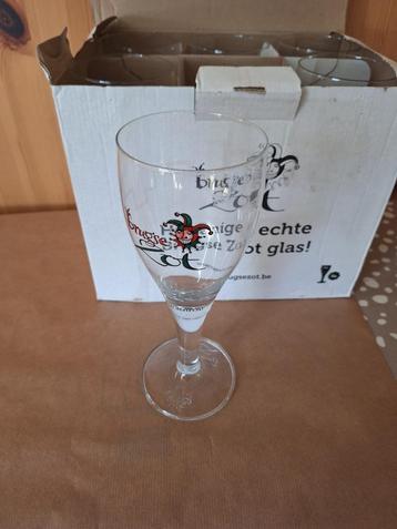 BRUGSE ZOT glazen op voet beschikbaar voor biedingen