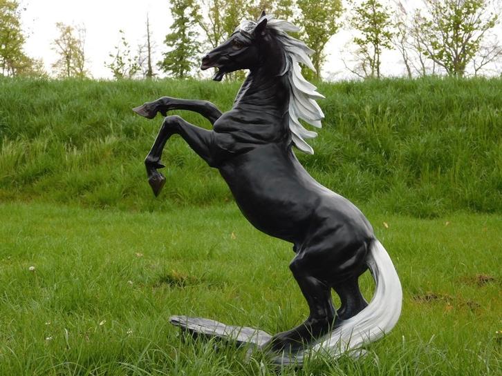 Beeld Steigerend Paard - 90 cm - Polystone, Tuin en Terras, Tuinbeelden, Dierenbeeld, Kunststof, Ophalen of Verzenden