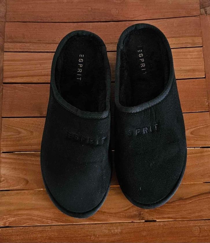 Chaussures Esprit ouvertes à l'arrière pointure 38, Kleding | Dames, Schoenen, Zo goed als nieuw, Pantoffels of Sloffen, Zwart