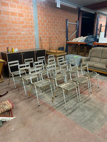 15 vintage stoeltjes beschikbaar voor biedingen