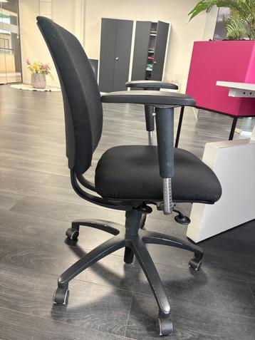 Bureaustoel beschikbaar voor biedingen