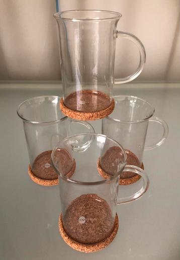 Thee glaasjes beschikbaar voor biedingen