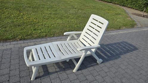 Ligzetel kunststof, wit, gebruikt, Tuin en Terras, Ligbedden, Gebruikt, Kunststof, Inklapbaar, Verstelbaar, Verrijdbaar, Ophalen