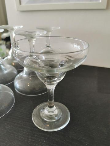 6 coupes - glazen voor wijn of ijs beschikbaar voor biedingen