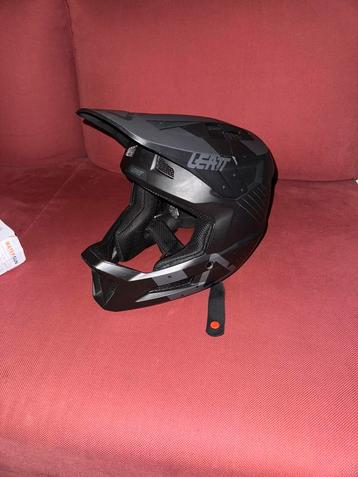 LEATT GRAVITY 2.0 HELM MAAT SMALL 55-56 cm beschikbaar voor biedingen