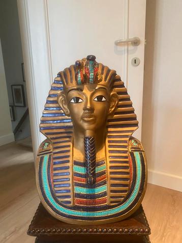 Toetanchamon beeld in terracotta beschikbaar voor biedingen