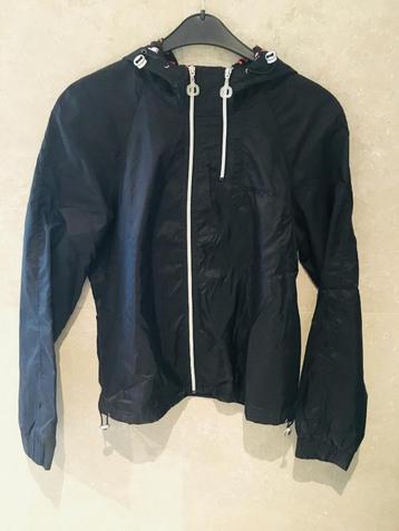 Jas Only Play beschikbaar voor biedingen