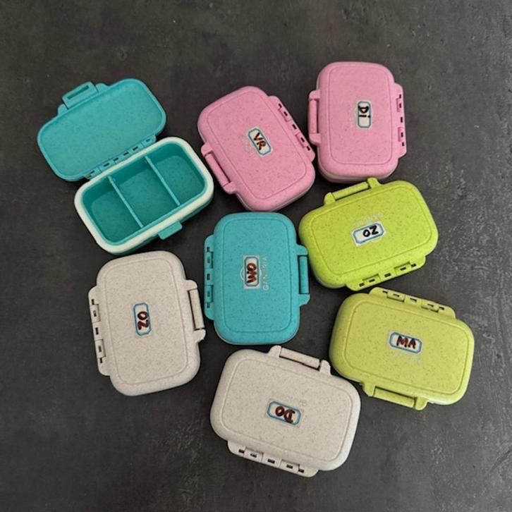 8 pillendoosjes met 3 uitneembare vakjes, Diversen, Verpleegmiddelen, Zo goed als nieuw, Ophalen