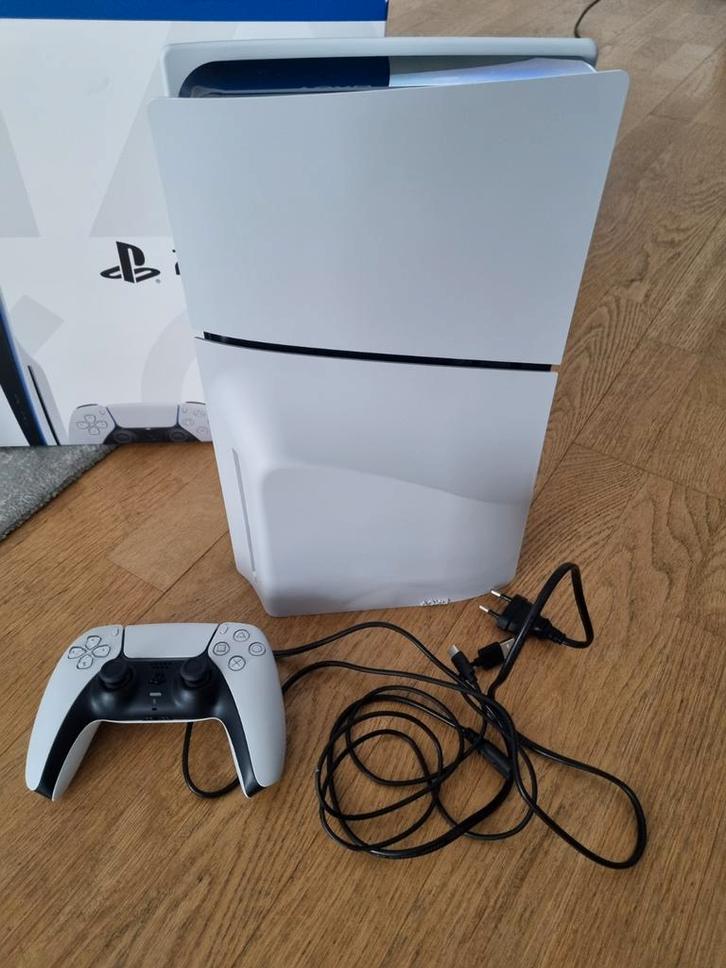Ps5 slim disk edition onder garantie tot 2027!!, Games en Spelcomputers, Spelcomputers | Sony PlayStation 5, Zo goed als nieuw