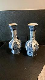 2 blauw witte Delftse vazen, Antiek en Kunst, Ophalen of Verzenden
