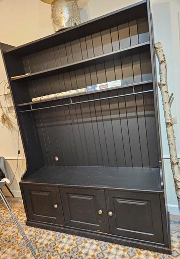 Houten kast/boekenkast beschikbaar voor biedingen