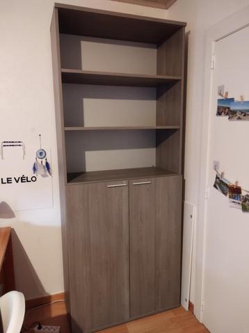 Boekenkast donkergrijs beschikbaar voor biedingen