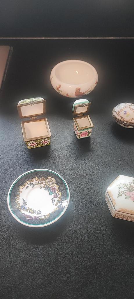 Porselein doosjes en theepot en kom, Antiek en Kunst, Antiek | Porselein, Ophalen of Verzenden