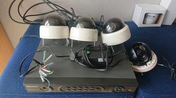 HIKVISION IP-CAMERARECORDER + 4 DOME + ADAPTER beschikbaar voor biedingen