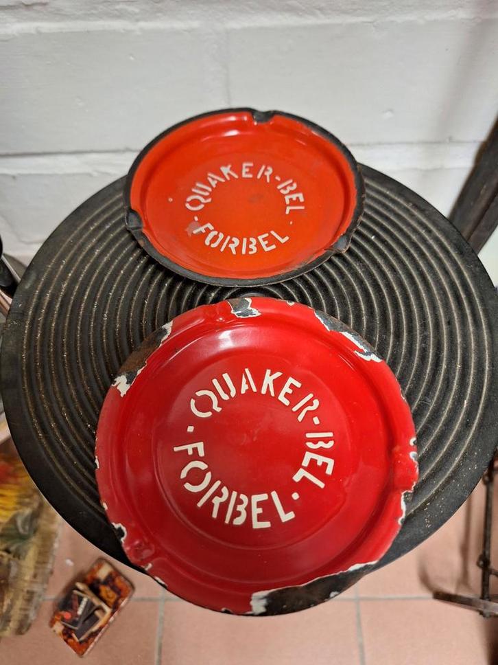 2 Emaille Asbakken Quaker Bel Forbel, Verzamelen, Merken en Reclamevoorwerpen, Gebruikt, Gebruiksvoorwerp, Ophalen of Verzenden