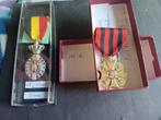 4 verschillende eretekens of medailes zie fotos, Ophalen of Verzenden, Overige materialen