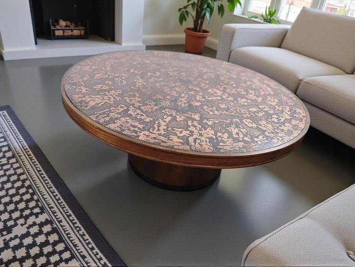 vintage ronde houten salontafel met koperen blad, Antiek en Kunst, Curiosa en Brocante, Ophalen of Verzenden