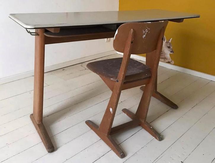 Vintage casala schoolbureau met bijpassende stoel, Kinderen en Baby's, Kinderkamer | Tafels en Stoelen, Gebruikt, Ophalen
