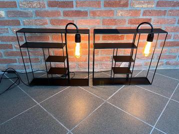 2 wandrekjes met verlichting beschikbaar voor biedingen