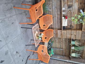 Vintage oranje designstoelen beschikbaar voor biedingen