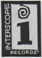 Interscope Records stoffen opstrijk patch embleem, Verzamelen, Muziek, Artiesten en Beroemdheden, Verzenden, Nieuw, Kleding