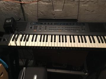 Roland E-5 intelligent synthesizer  beschikbaar voor biedingen