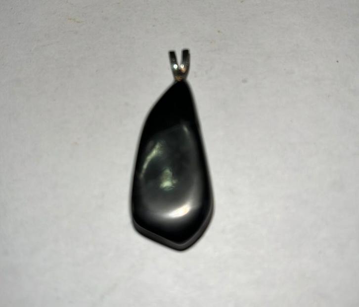 Onyx hangertje - 5,15gram - 37mm x 15mm x 10mm, Handtassen en Accessoires, Kettinghangers, Gebruikt, Steen of Mineraal, Zwart