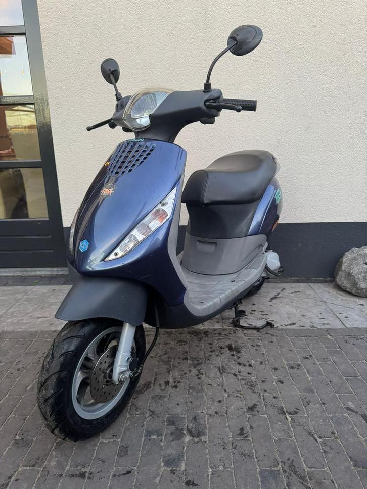 Piaggio zip 2 takt 50cc origineel, Fietsen en Brommers, Scooters | Piaggio, Zo goed als nieuw, Zip, Ophalen