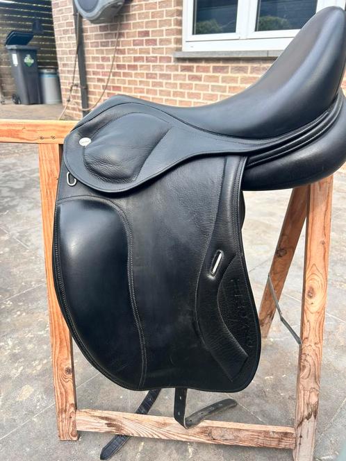 Ikonic dressuurzadel 18”, Dieren en Toebehoren, Paarden en Pony's | Zadels, Gebruikt, Dressuur, Ophalen of Verzenden