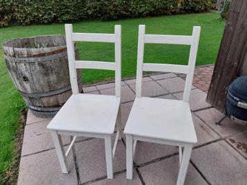 2 keukenstoelen beschikbaar voor biedingen