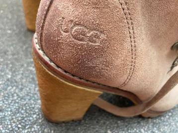 Ugg enkellaarsjes beschikbaar voor biedingen