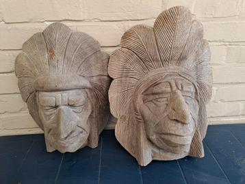 2 vintage handgemaakte houtsnijwerken. Maskers beschikbaar voor biedingen