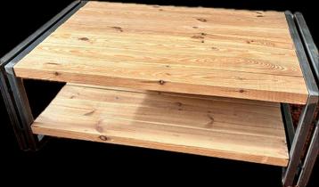 Artisanaal handgemaakte salontafel beschikbaar voor biedingen