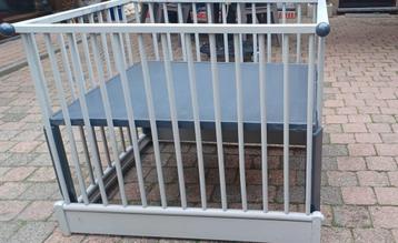 Baby park beschikbaar voor biedingen