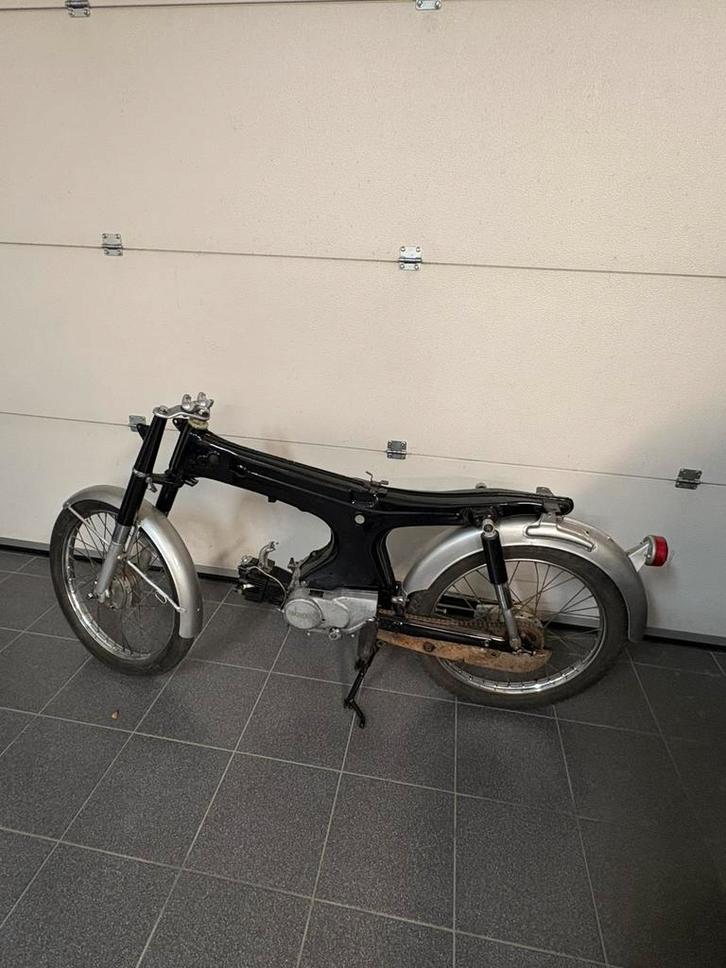 Honda C320 / CB50 project, Fietsen en Brommers, Brommers | Oldtimers, Ophalen