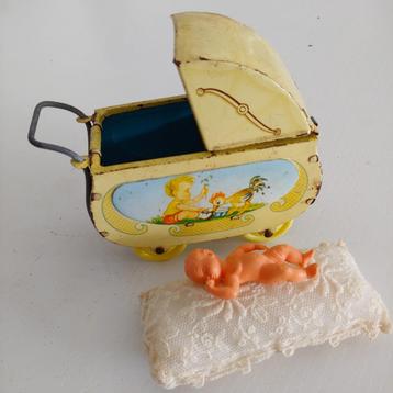 Art Deco Kinderwagen 1920 Spritz decor met kantmatras+ popje beschikbaar voor biedingen