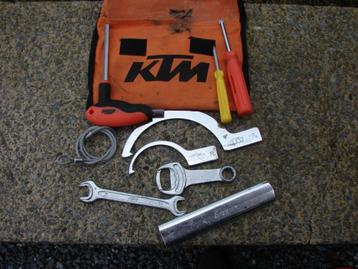 Trousses d' outillage d' origine pour moto KTM-HONDA-YAMAHA  beschikbaar voor biedingen
