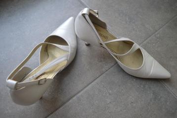 trouwschoenen beschikbaar voor biedingen