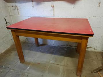 Ancienne table, Enlèvement