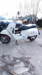 Vespa GTS super 125, Fietsen en Brommers, Scooters | Vespa, Vespa S, Zo goed als nieuw, Benzine, 125 cc
