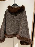 Nieuwe poncho (giks) 35,00€ komt van 45,00€, Kleding | Dames, Jassen | Winter, Ophalen, Zo goed als nieuw