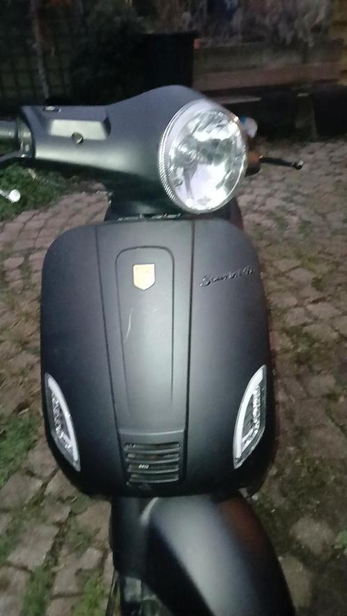 La souris moet snel weg, Fietsen en Brommers, Snorfietsen en Snorscooters, Zo goed als nieuw, Overige merken, Benzine, Ophalen