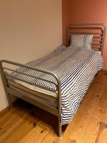 Bedframe en lattenbodem Ikea beschikbaar voor biedingen