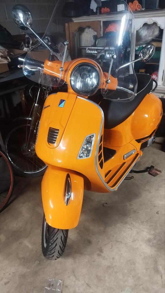 Vespa gts 125 Super Sport met maar 1600km!!!, Fietsen en Brommers, Scooters | Vespa, Zo goed als nieuw, Ophalen